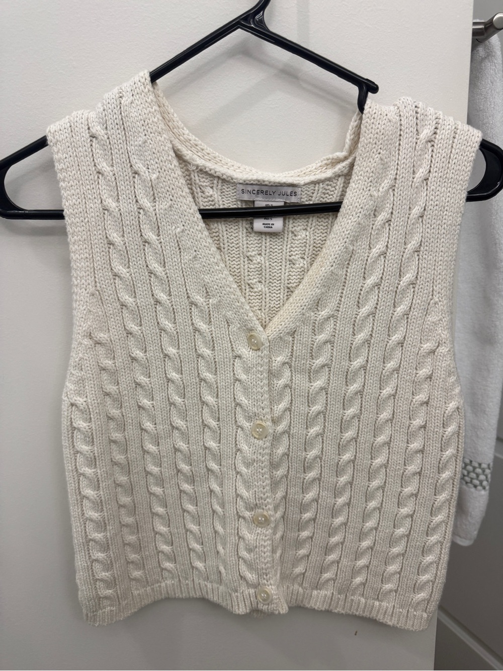 Sincerly Jules Cream Cable-Knit V-Neck Button Vest